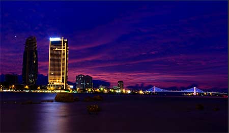 Luxury car from da nang to hotels in central city